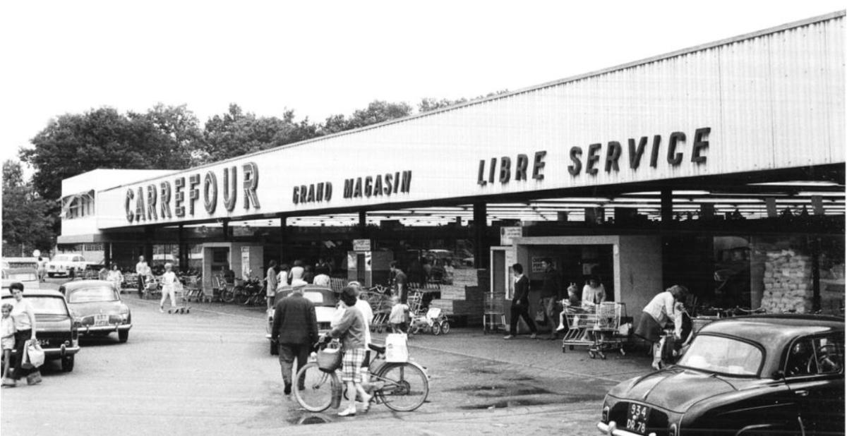 Il y a 60 ans ouvrait le premier hypermarché en France, un Carrefour dans l'Essonne Il y a 60 ans ouvrait le premier hypermarché en France, un Carrefour dans l'Essonne