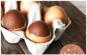 Un véritable œuf de poule rempli de praliné