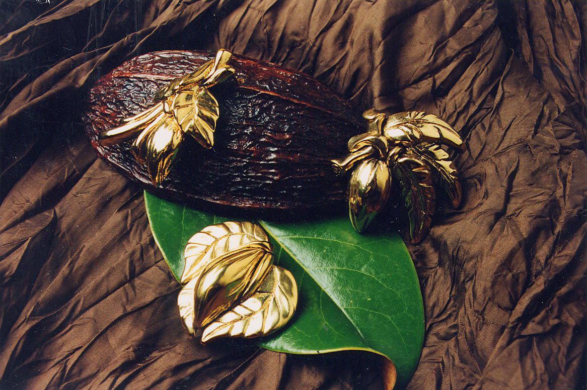 Broche cabosse en or fin n1