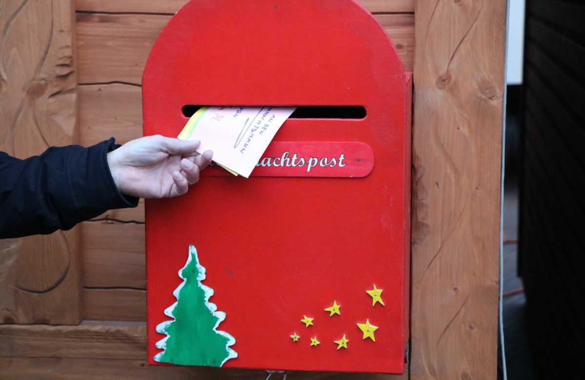 Weihnachtspostkasten auf dem Meppener Weihnachtsmarkt