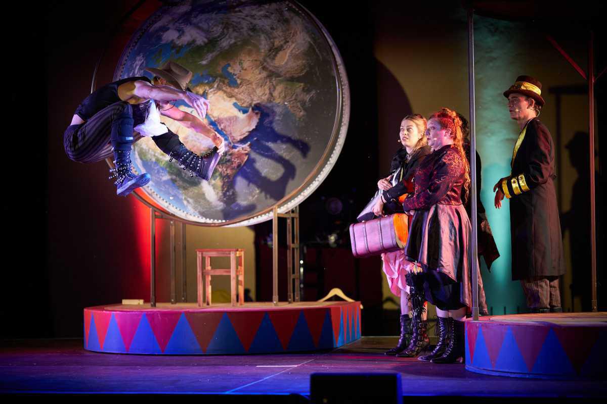 Schauspiel-Spektakel im Theater Meppen Schauspiel-Spektakel im Theater Meppen