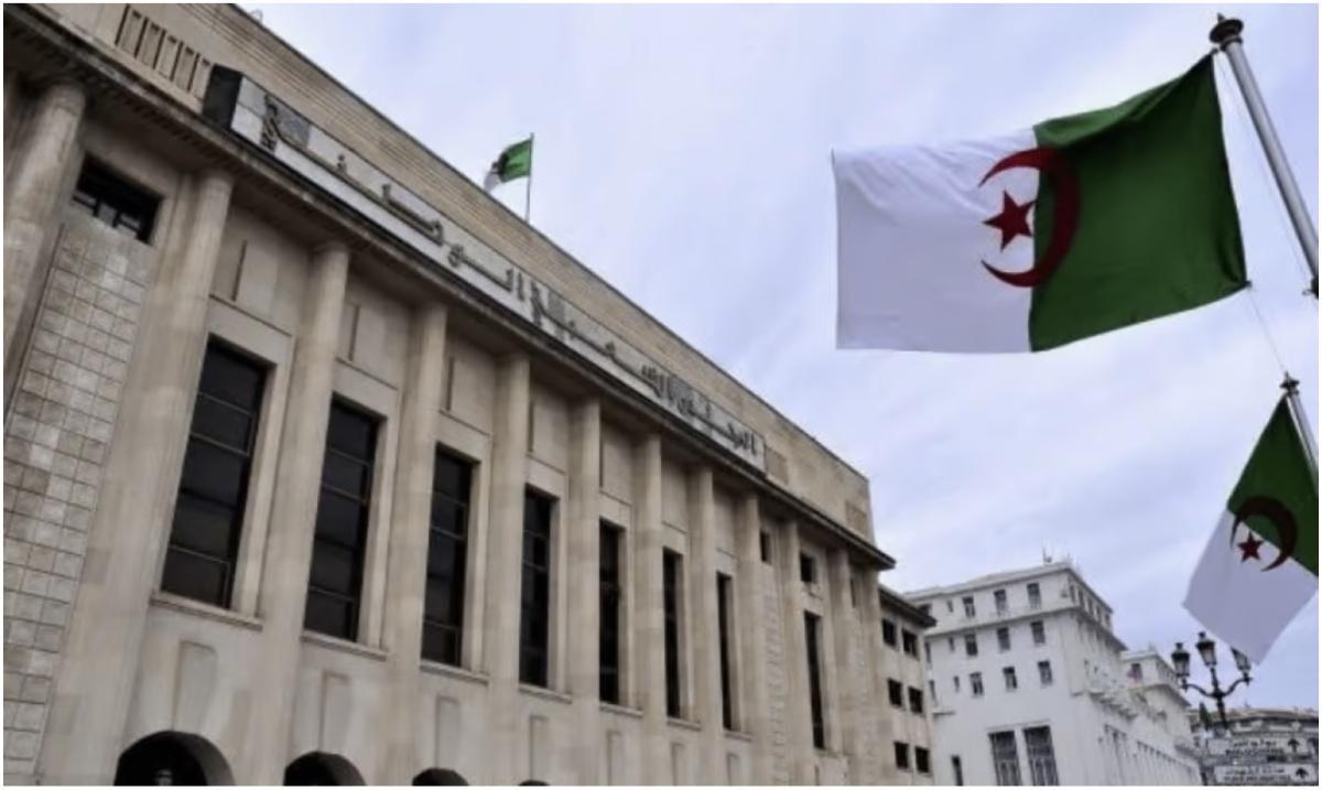 الجزائر ما بعد الحراك: مسار تراجعي للحقوق والحريات الأساسية الجزائر ما بعد الحراك: مسار تراجعي للحقوق والحريات الأساسية