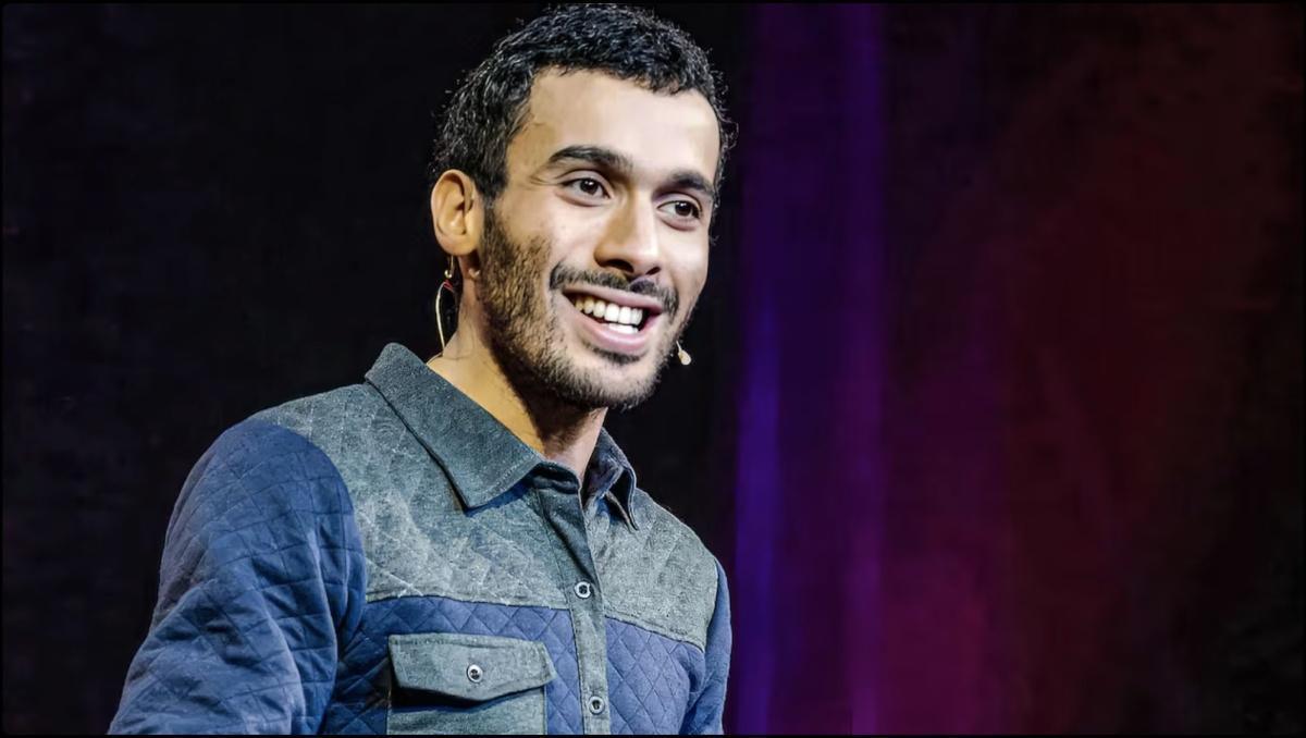 مصطفى الأتراسي يثير الجدل بنكات جريئة عن الجزائر في عرضه "النهضة" مصطفى الأتراسي يثير الجدل بنكات جريئة عن الجزائر في عرضه "النهضة"