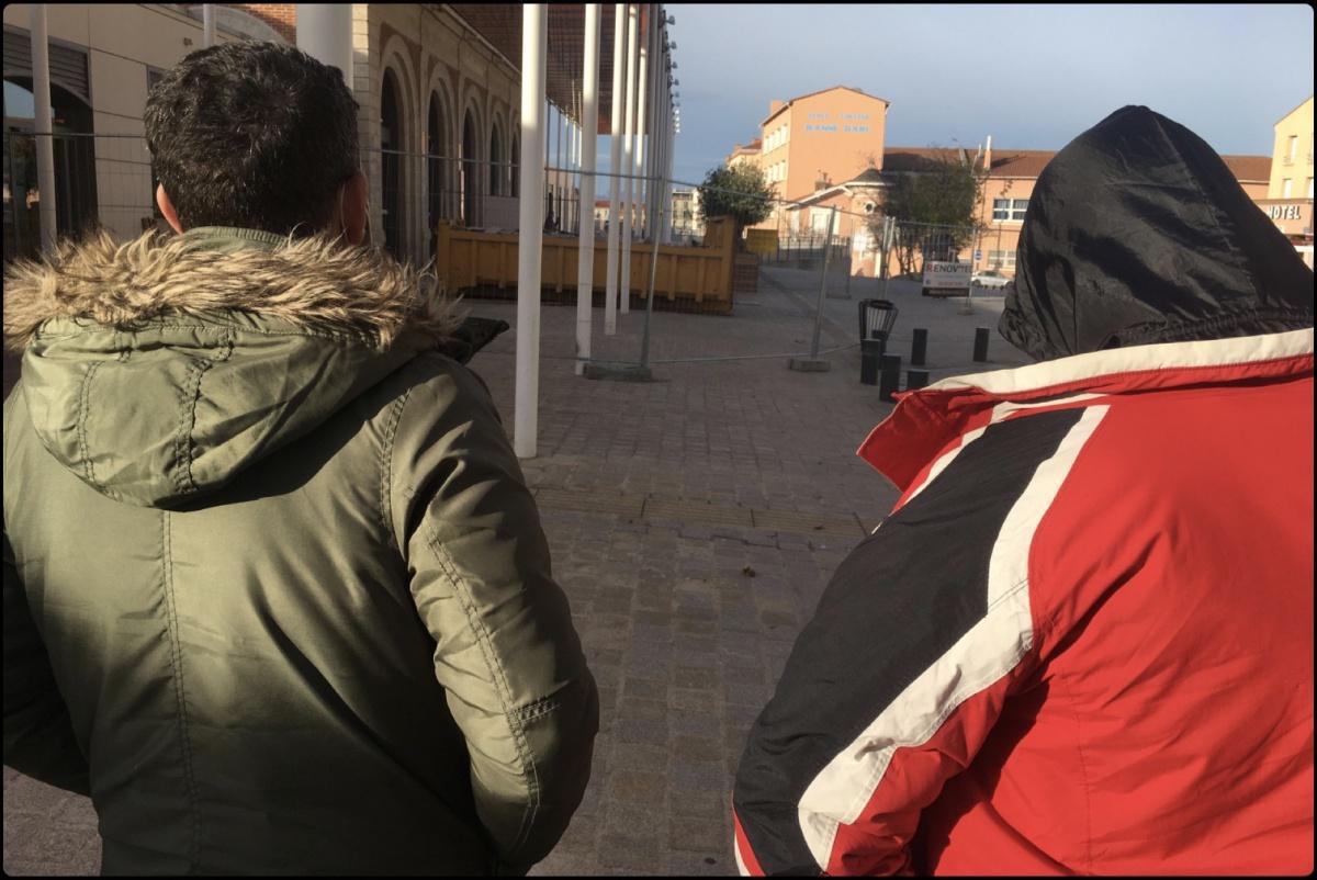 فضيحة القنصليات الجزائرية في فرنسا: تواطؤ رسمي في التستر على المهاجرين غير الشرعيين فضيحة القنصليات الجزائرية في فرنسا: تواطؤ رسمي في التستر على المهاجرين غير الشرعيين