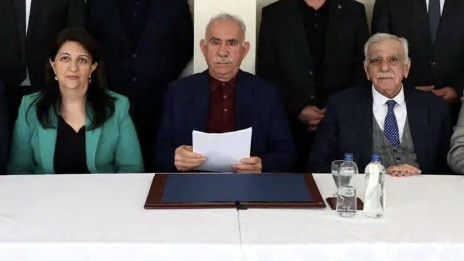 زعيم حزب العمال الكردستاني يعلن حل تنظيمه: ضربة موجعة لجبهة البوليساريو زعيم حزب العمال الكردستاني يعلن حل تنظيمه: ضربة موجعة لجبهة البوليساريو