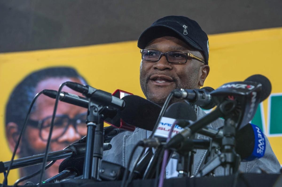 وفاة مفاجئة لسفير جنوب أفريقيا في باريس وفاة مفاجئة لسفير جنوب أفريقيا في باريس