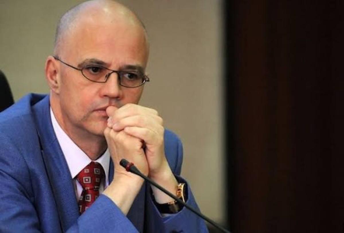 اختلاس ضخم يطيح بوزير جزائري: 7 سنوات سجناً في صفقة عقارية مشبوهة اختلاس ضخم يطيح بوزير جزائري: 7 سنوات سجناً في صفقة عقارية مشبوهة