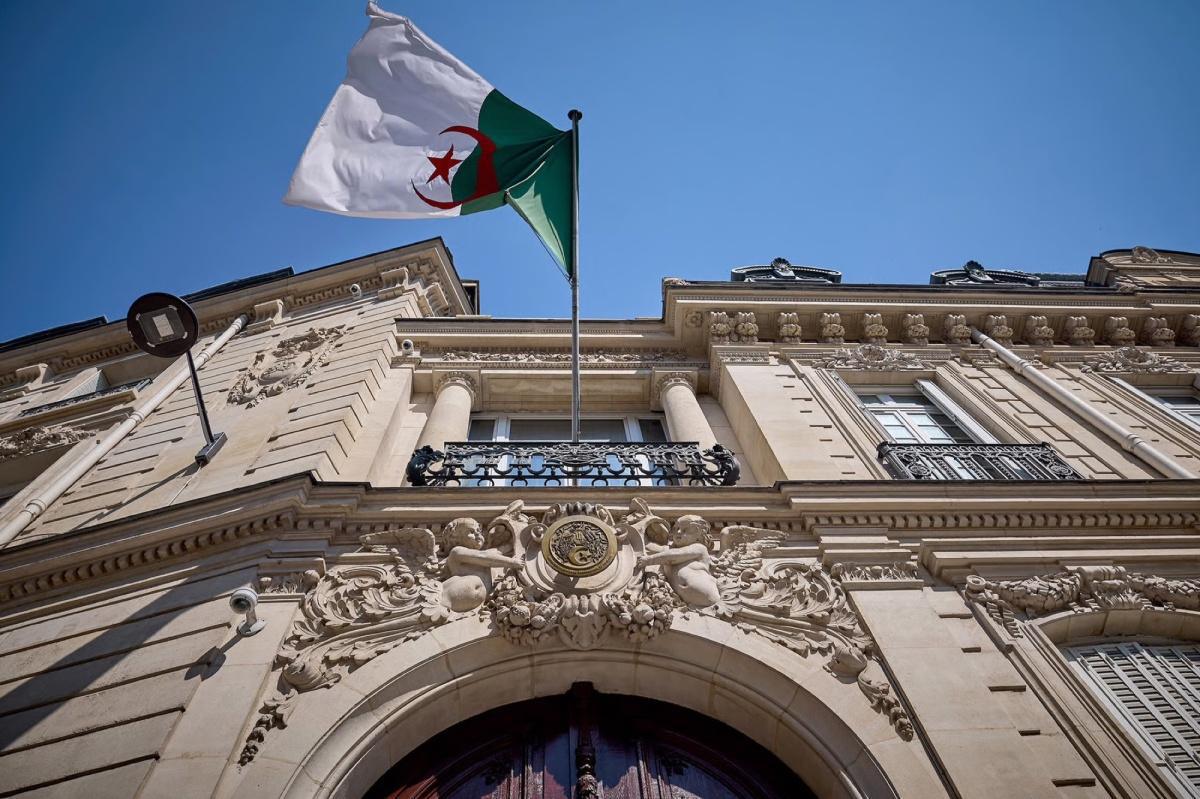 فرنسا تقترب من إنهاء اتفاقية 1968 مع الجزائر... الإنصاف القانوني أم أزمة دبلوماسية؟ فرنسا تقترب من إنهاء اتفاقية 1968 مع الجزائر... الإنصاف القانوني أم أزمة دبلوماسية؟