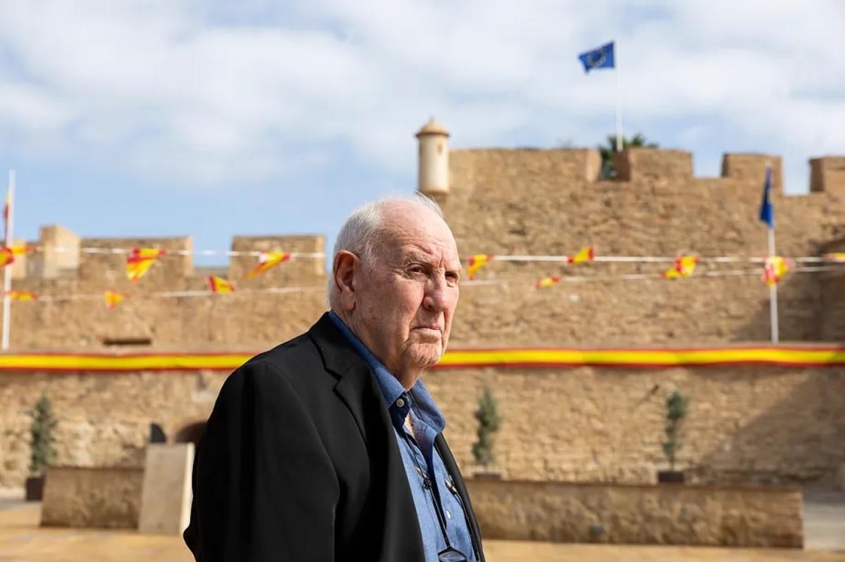 "لن أنسى كيف غادرنا الصحراء ولو بعد ألف عمر"