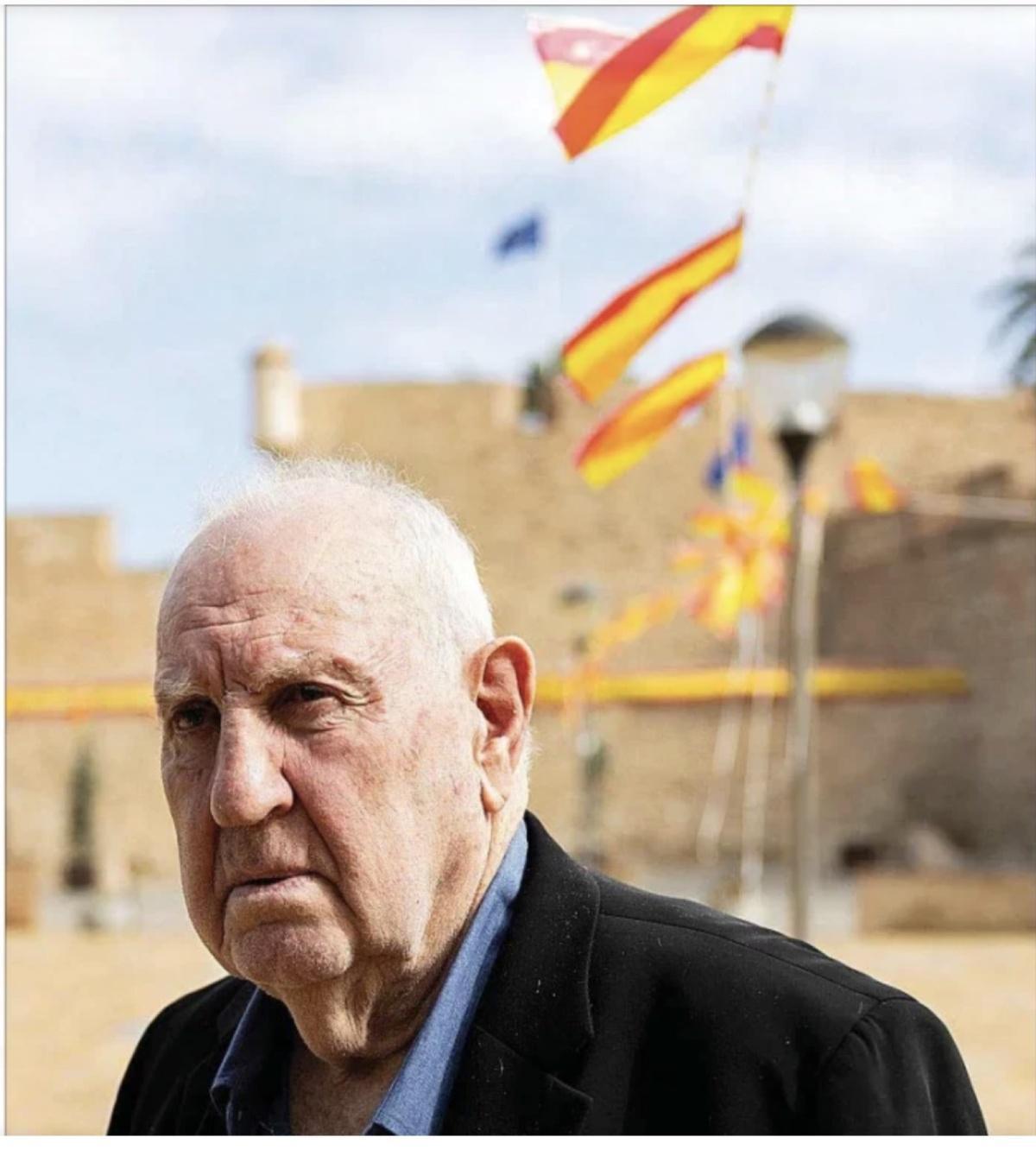 "لن أنسى كيف غادرنا الصحراء ولو بعد ألف عمر" "لن أنسى كيف غادرنا الصحراء ولو بعد ألف عمر"