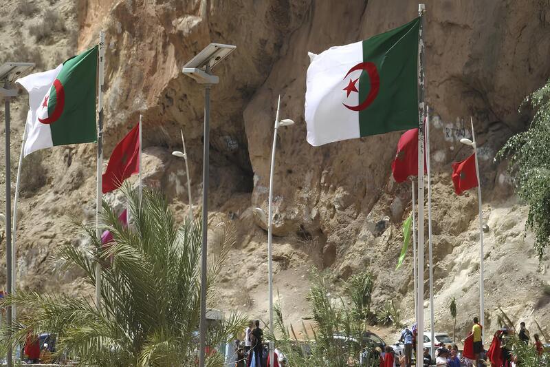 إحباط محاولة توغل للجيش الجزائري على الحدود المغربية إحباط محاولة توغل للجيش الجزائري على الحدود المغربية