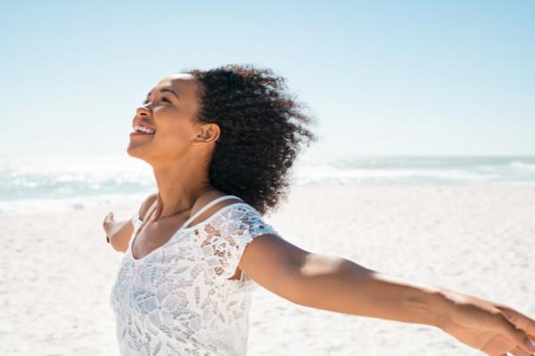 Comprendre les risques solaires : se protéger du soleil, c’est protéger sa santé.