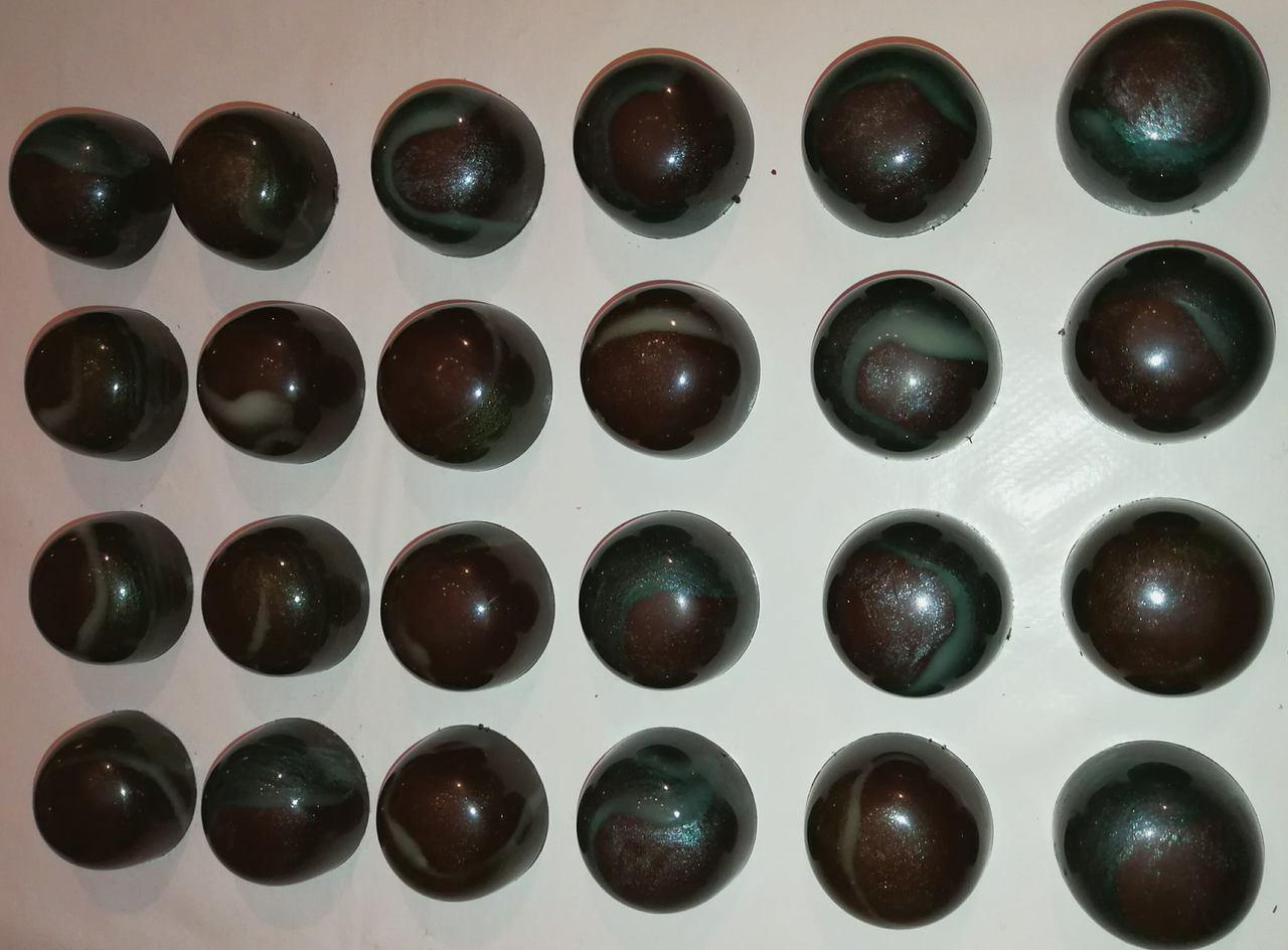 Cioccolatini con ripieno di pasta di mandorle