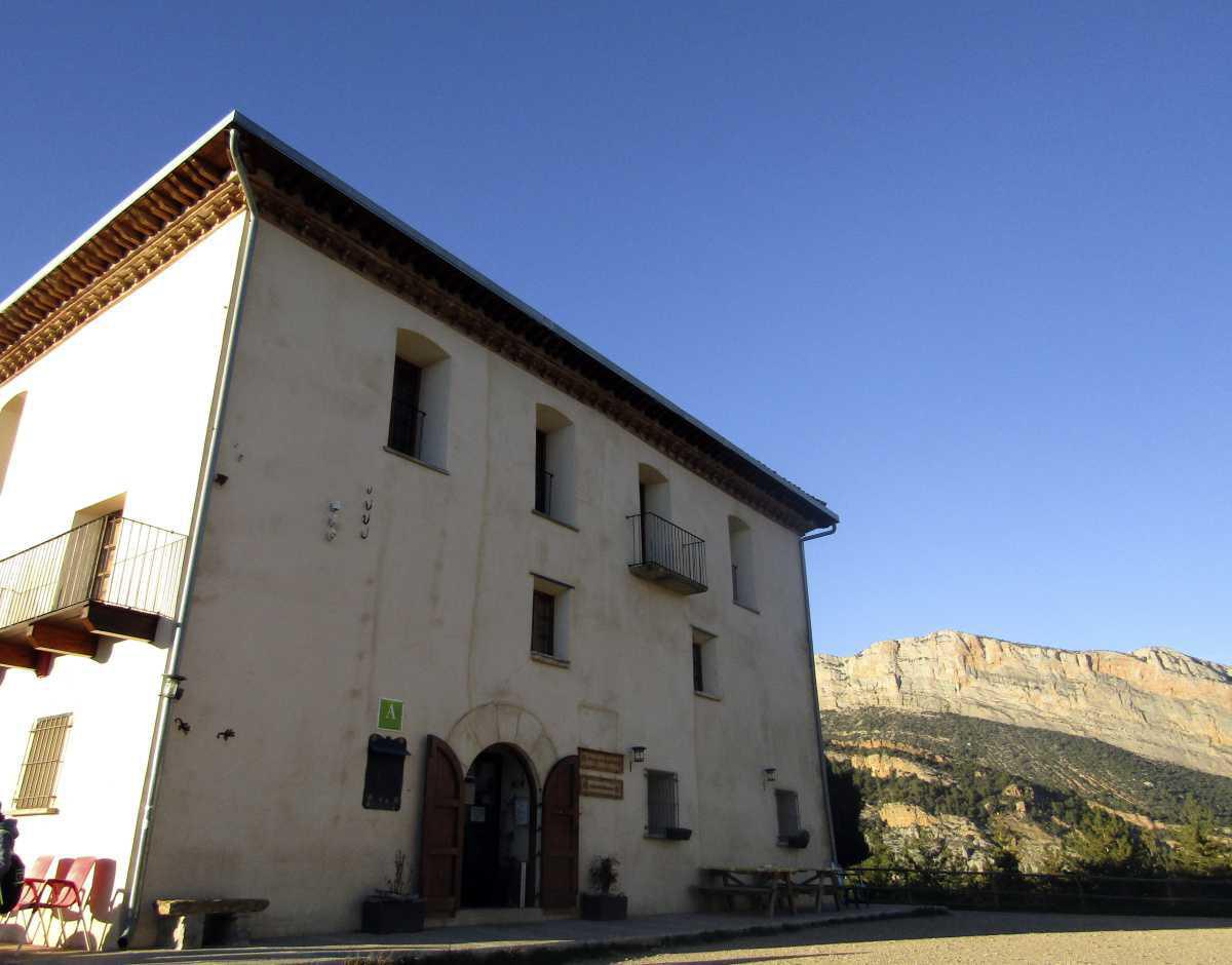 Cerrados el albergue de Montfalcó y el restaurante de Viacamp