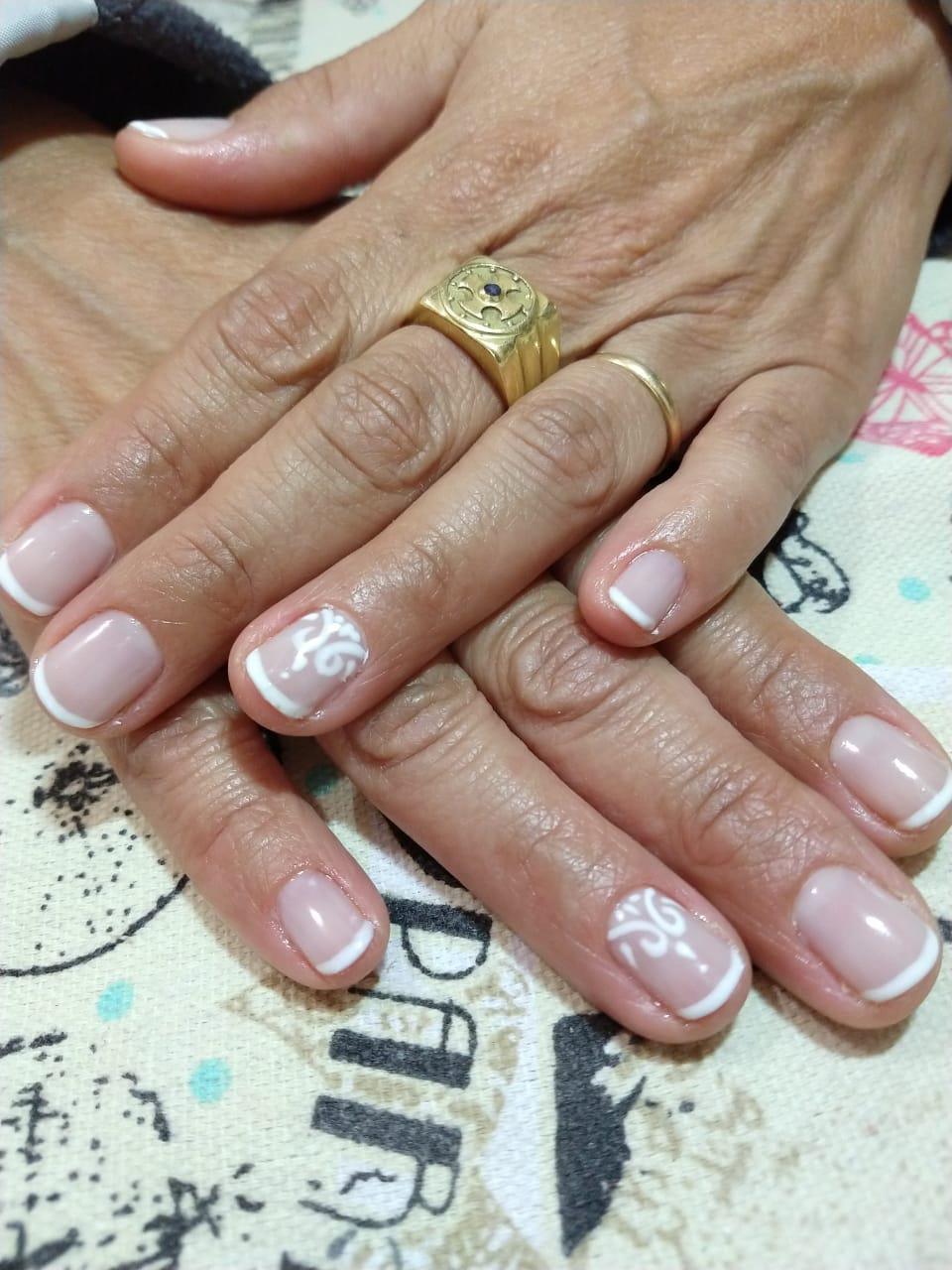 Manicuría y Podoscosmiatría Paula Turco 