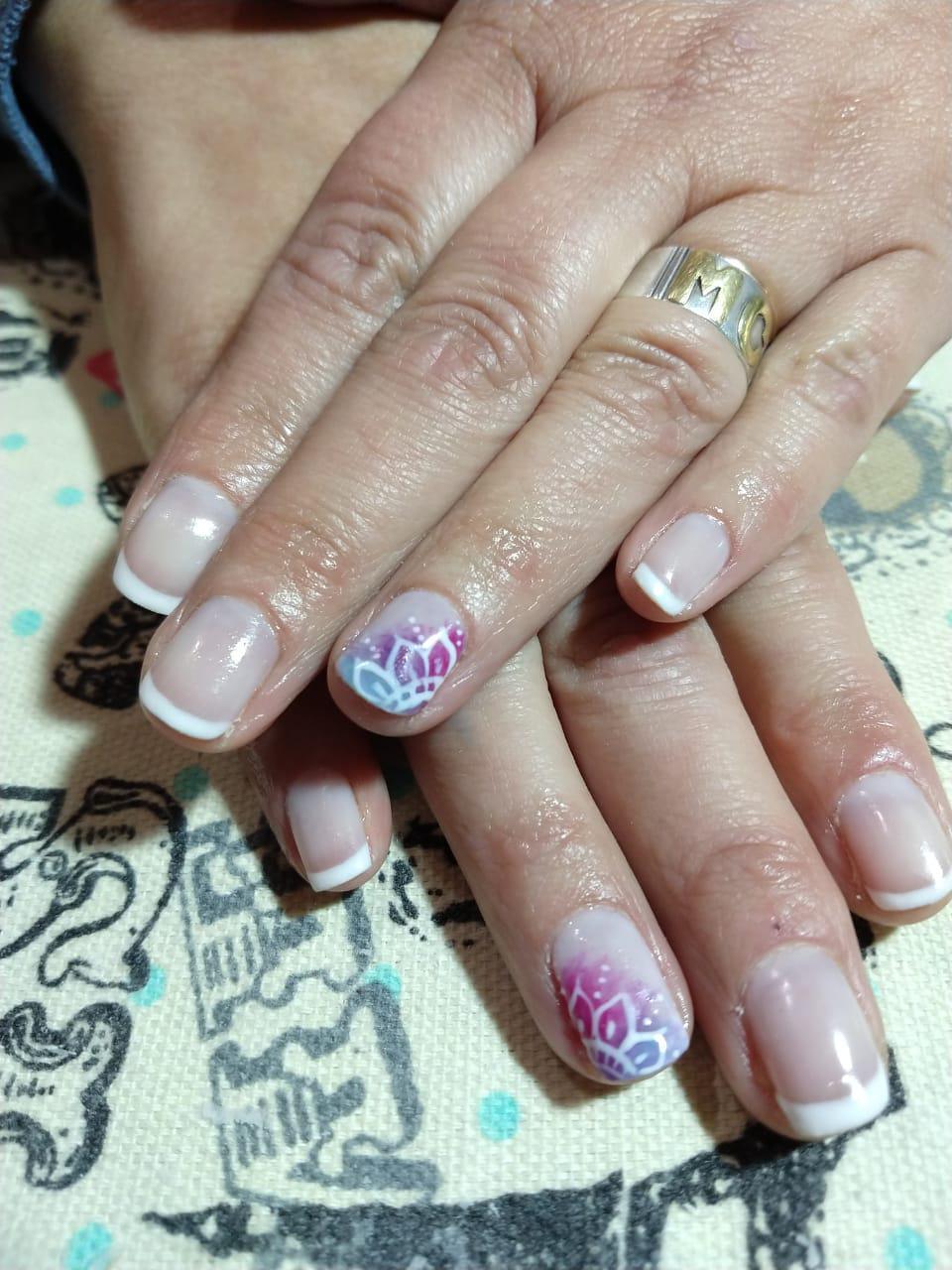 Manicuría y Podoscosmiatría Paula Turco 