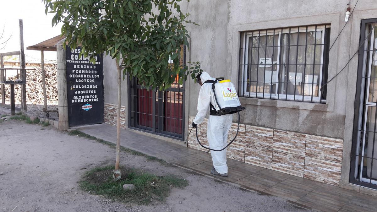 Bragagnolo supervisa personalmente el operativo de desinfección en Luján