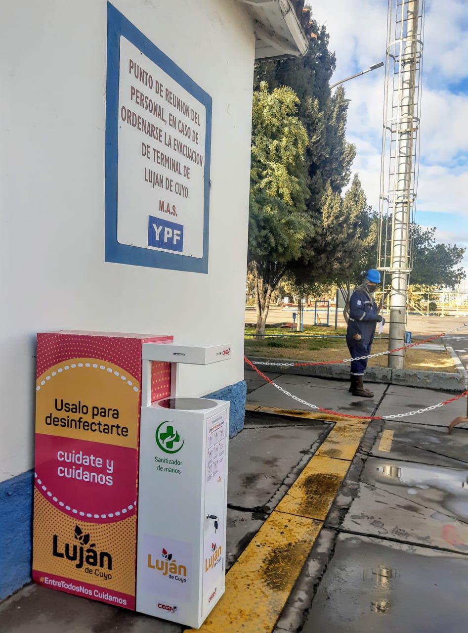 Municipalidad de Luján colocó más de 100 sanitizantes automáticos en todo el departamento