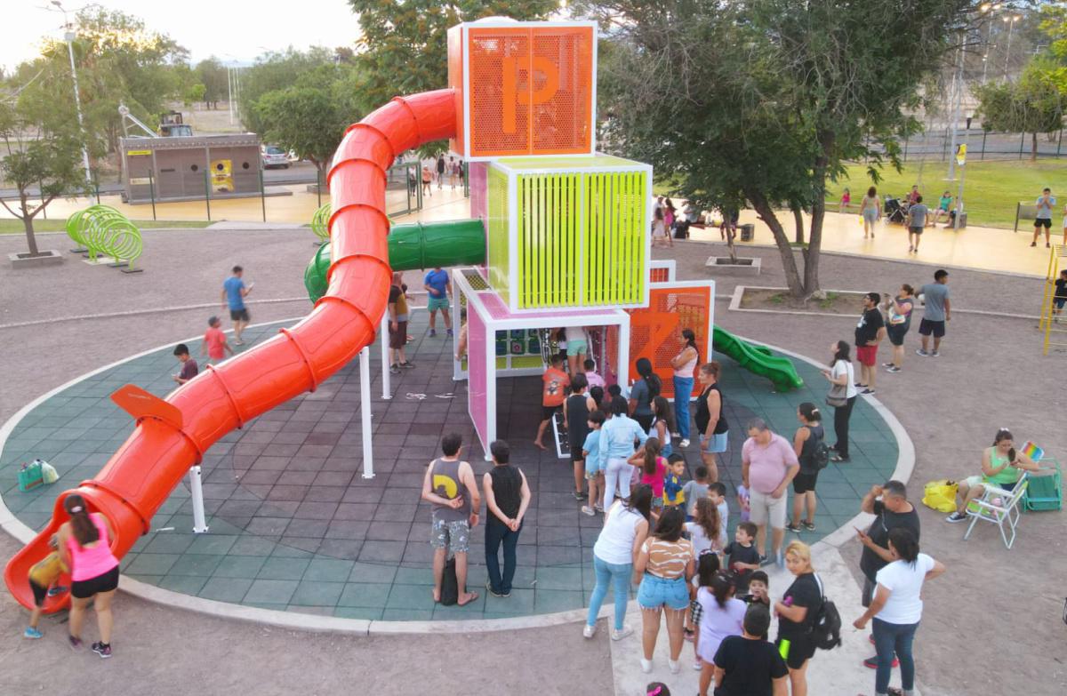 Bragagnolo inauguró juegos de última generación en la Plaza de los Niños