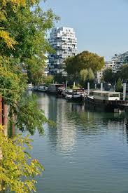 ISSY-LES-MOULINEAUX: A L’OUEST, DU NOUVEAU : Le parc de l’ile St Germain et la « Tour aux Figures » de Dubuffet, l’éco-quartier des « Bords de seine » et la halle Eiffel 