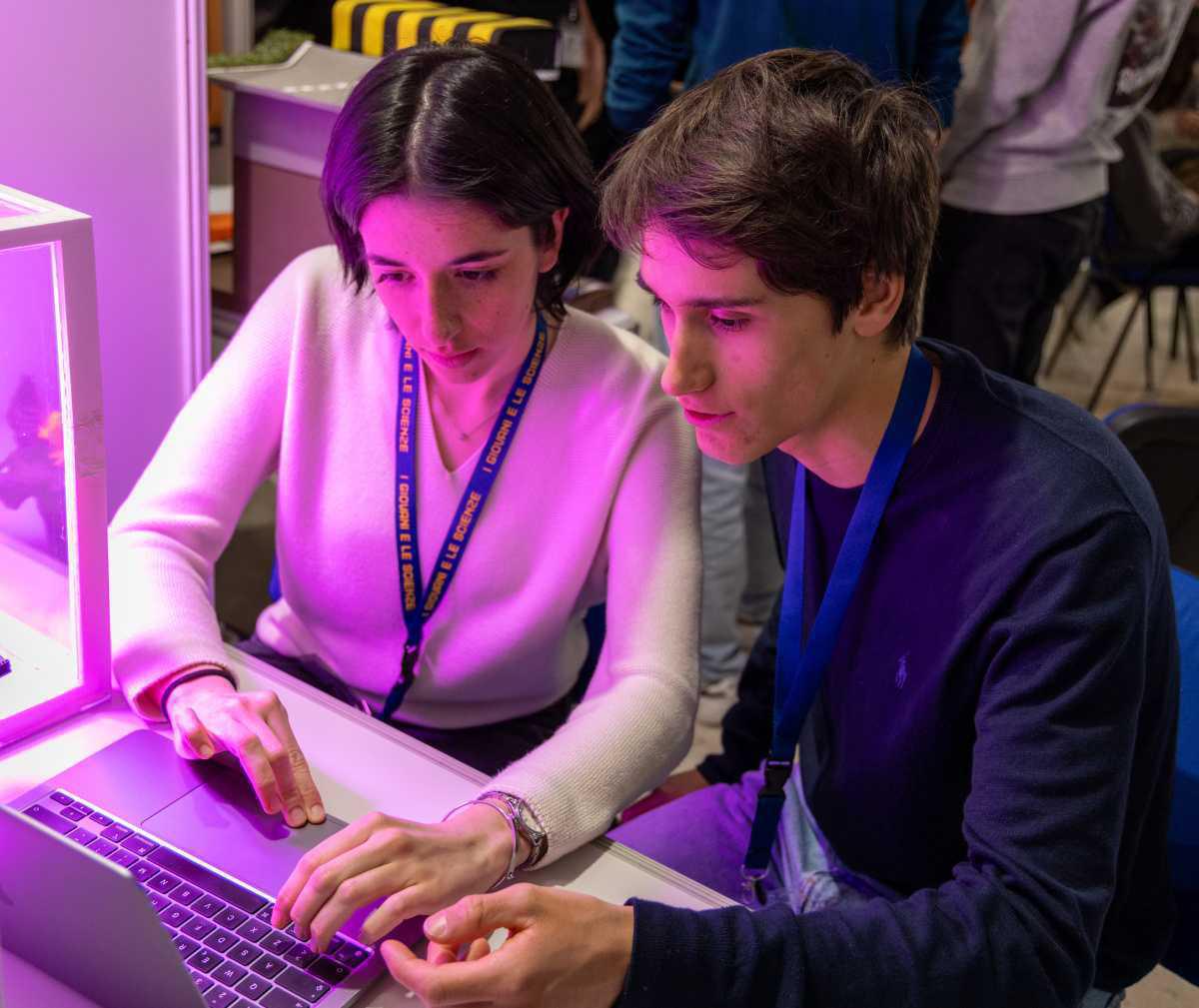 Efficienza del processo di fotosintesi clorofilliana di tre piante Efficienza del processo di fotosintesi clorofilliana di tre piante