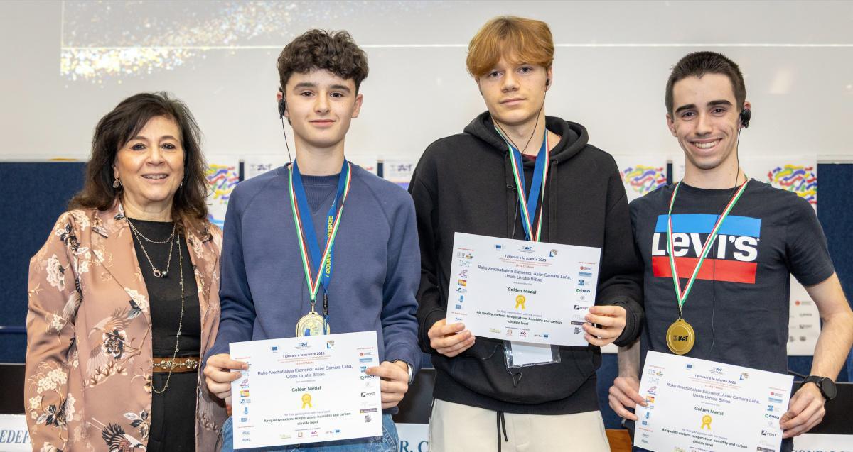 Air quality meters: temperature, humidity and carbon dioxide level Air quality meters: temperature, humidity and carbon dioxide level