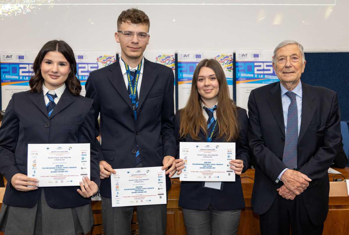 “U TIRE A GIRE” : L’equazione oraria del moto alla Coriolis “U TIRE A GIRE” : L’equazione oraria del moto alla Coriolis