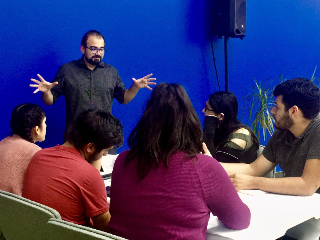 Parte del grupo de jóvenes que se reúne en la iglesia Jesús es el Camino.