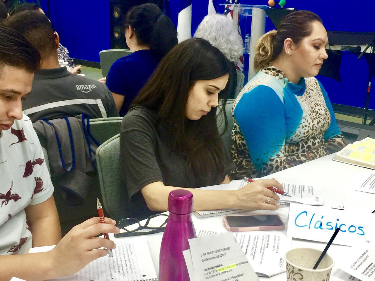 Los matrimonios también participan y se gozan de ser discipulados.