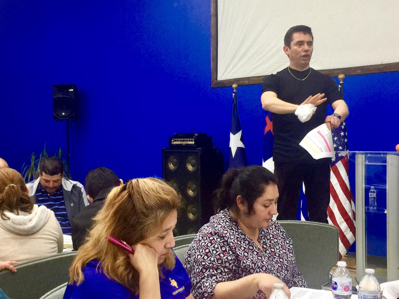 ¿Qué estará diciendo? 🤔😁