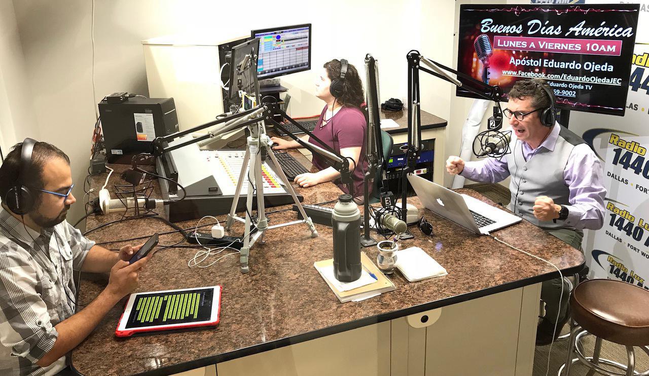 Listos todo el equipo para comenzar, BUENOS DÍAS AMERICA.