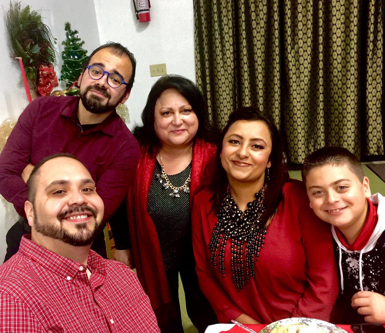 Cena de Navidad, Pastor Guillermo con familias hermosas.