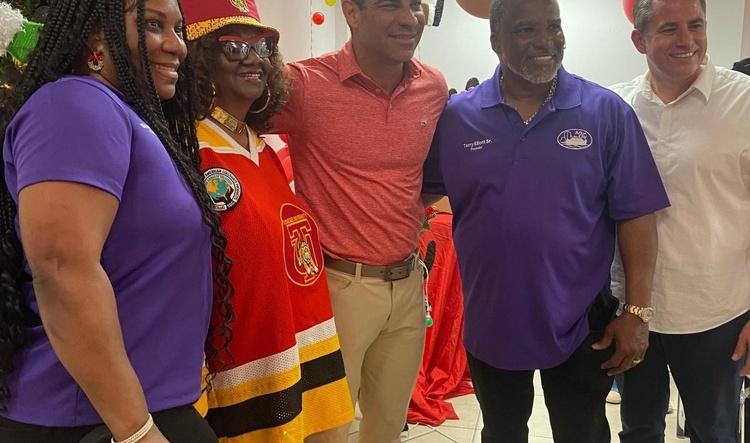 Christmas on 15 Ave with Mayor Francis Suarez & Dr. Dorothy Bendross-Mindingall