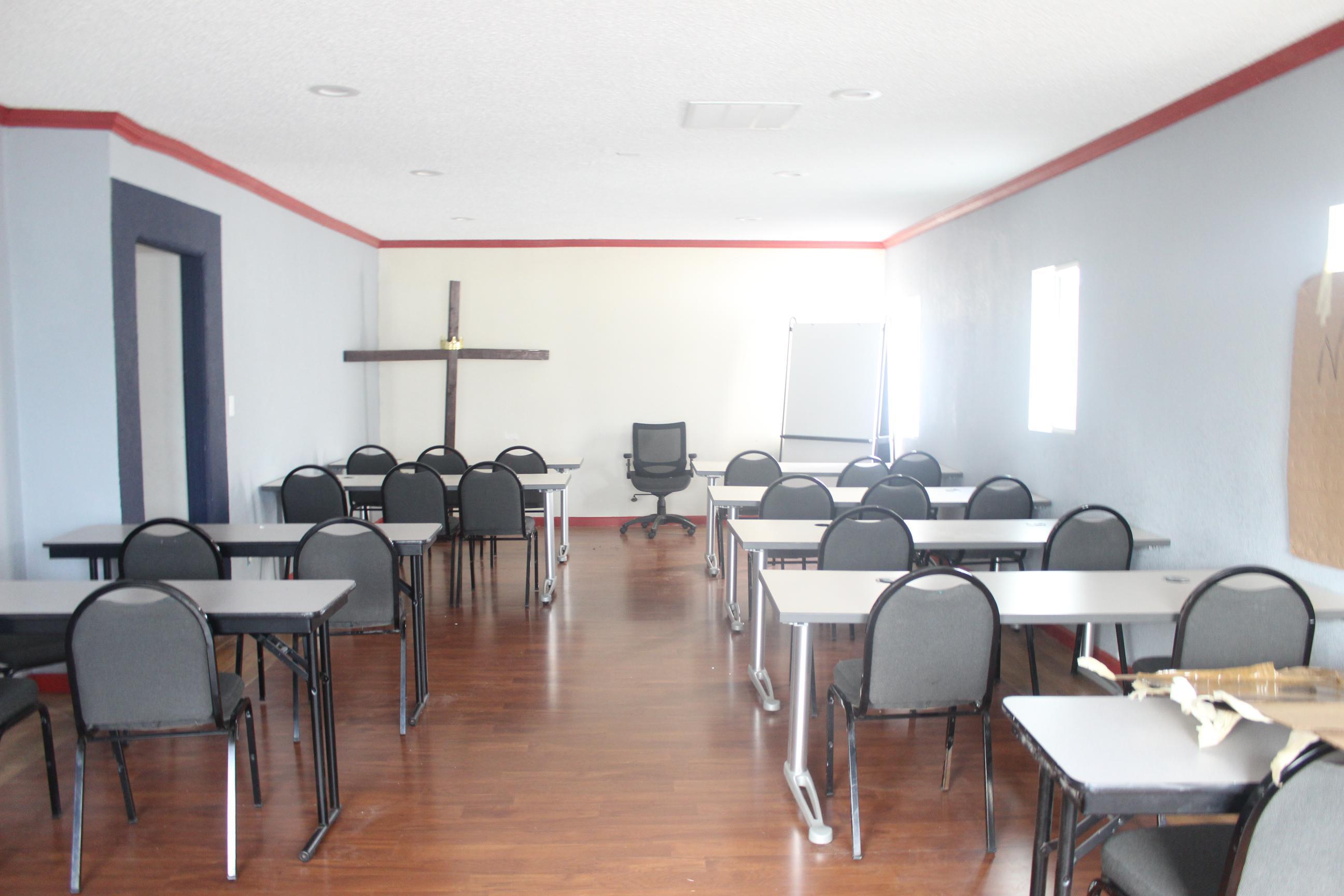 Ministerios Mahanaim Cuarto De Conferencia