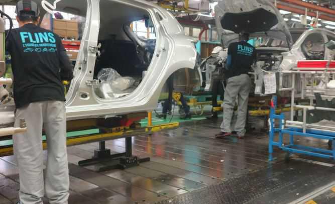 LE CORONAVIRUS COVID-19 ACCÉLÈRE, RENAULT RALENTIT : ARRÊT DES ACTIVITÉS DANS LES USINES EN FRANCE LE CORONAVIRUS COVID-19 ACCÉLÈRE, RENAULT RALENTIT : ARRÊT DES ACTIVITÉS DANS LES USINES EN FRANCE