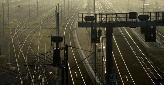 Le syndicat SUD-Rail s'associe aux syndicats de la RATP et lance un préavis de grève reconductible dès le 5 décembre Le syndicat SUD-Rail s'associe aux syndicats de la RATP et lance un préavis de grève reconductible dès le 5 décembre