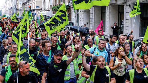 Grèves, droit de retrait... Pourquoi le climat est devenu aussi explosif au sein de la SNCF Grèves, droit de retrait... Pourquoi le climat est devenu aussi explosif au sein de la SNCF