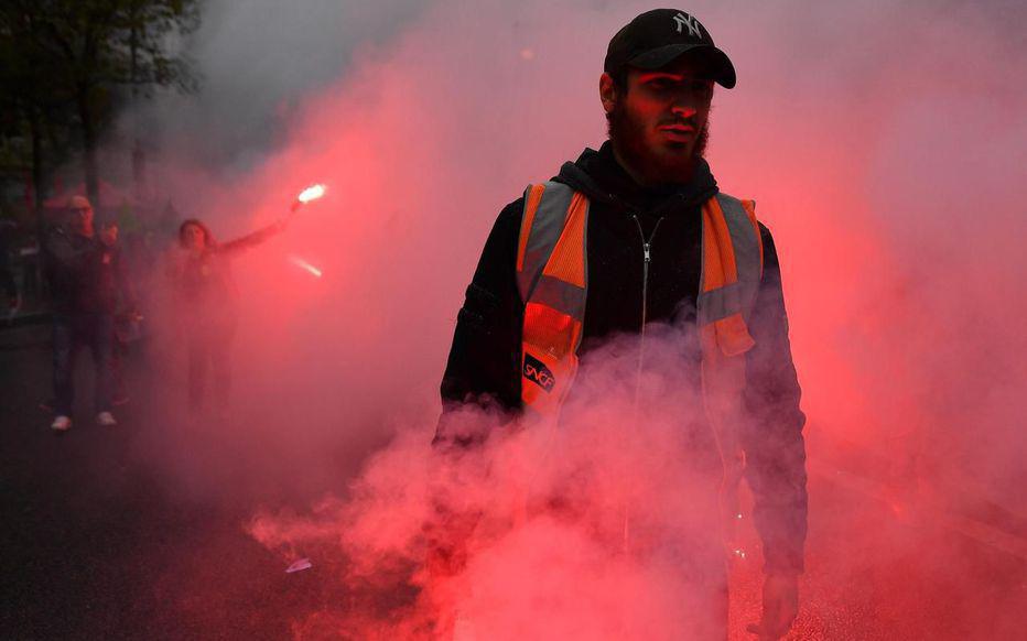 Gare à l’embrasement à la SNCF : les 5 questions que l’on se pose Gare à l’embrasement à la SNCF : les 5 questions que l’on se pose