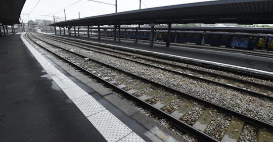 GRÈVE du 5 Décembre dans les transports : Dans l'angoisse d'une paralysie générale et durable GRÈVE du 5 Décembre dans les transports : Dans l'angoisse d'une paralysie générale et durable