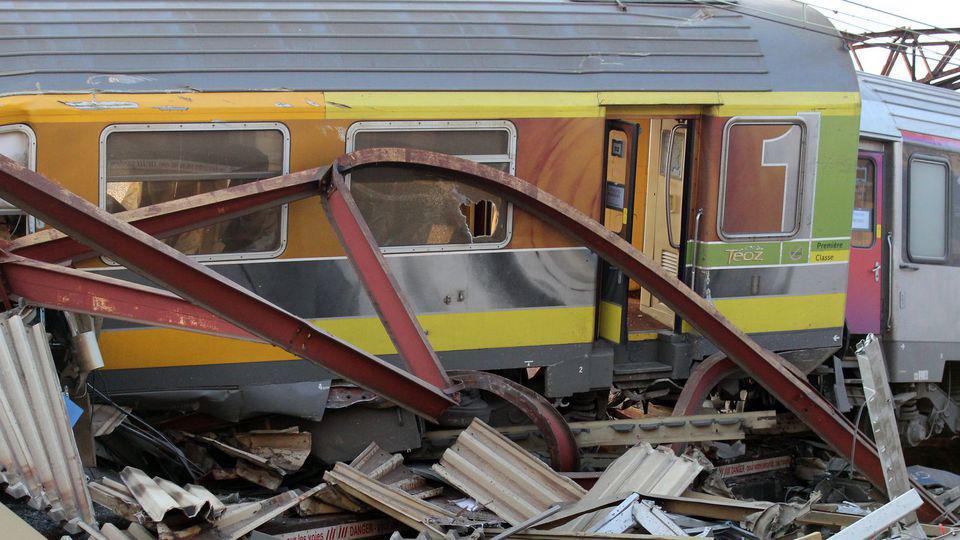 Catastrophe de Brétigny : un procès pour homicides involontaires requis contre la SNCF Catastrophe de Brétigny : un procès pour homicides involontaires requis contre la SNCF