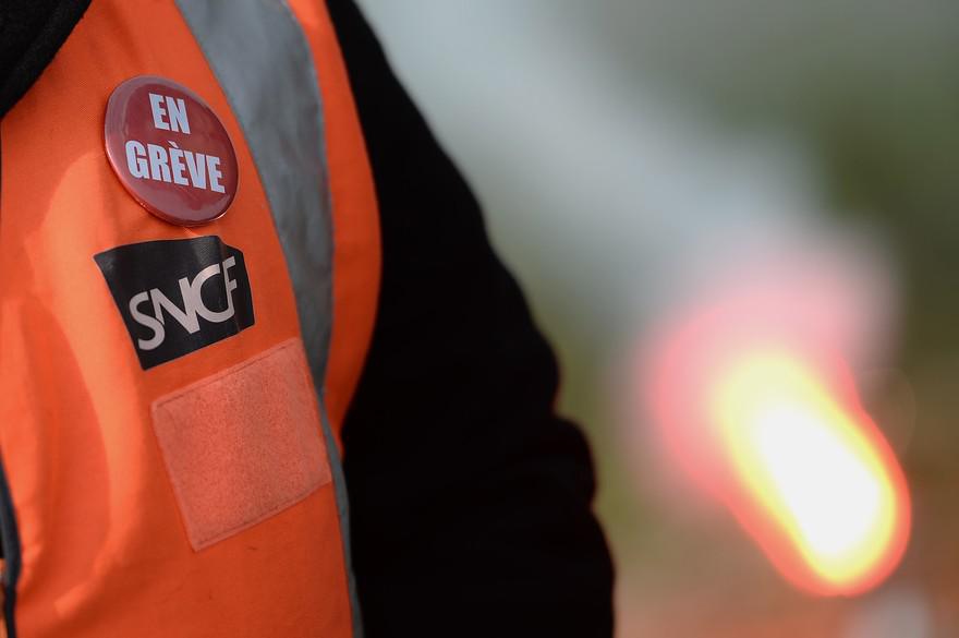 5 décembre : "Mieux vaut galérer 3 semaines que travailler 5 ans de plus", dit un délégué SUD Rail