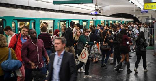 Retraites : pour limiter l'impact de la grève, la RATP et la SNCF vont mobiliser leurs cadres de réserve
