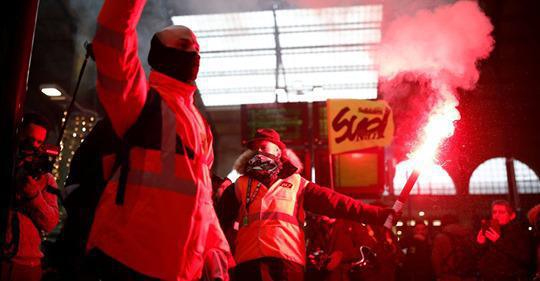 Grève SNCF: les syndicats appellent au "renforcement du mouvement" Grève SNCF: les syndicats appellent au "renforcement du mouvement"