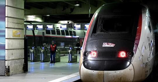 Noël gâché pour 6000 enfants : le secrétaire général de SUD Rail impute la faute au "coup médiatique" de Djebbari