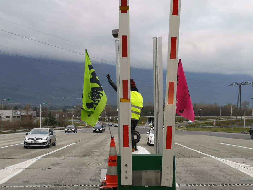 Nouvelle opération « péage gratuit » en Savoie aujourd’hui SUD-Rail / Gilets Jaunes(28 Décembre)