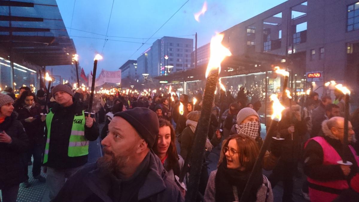 Manifestation aux flambeaux de Lyon ce jeudi soir...