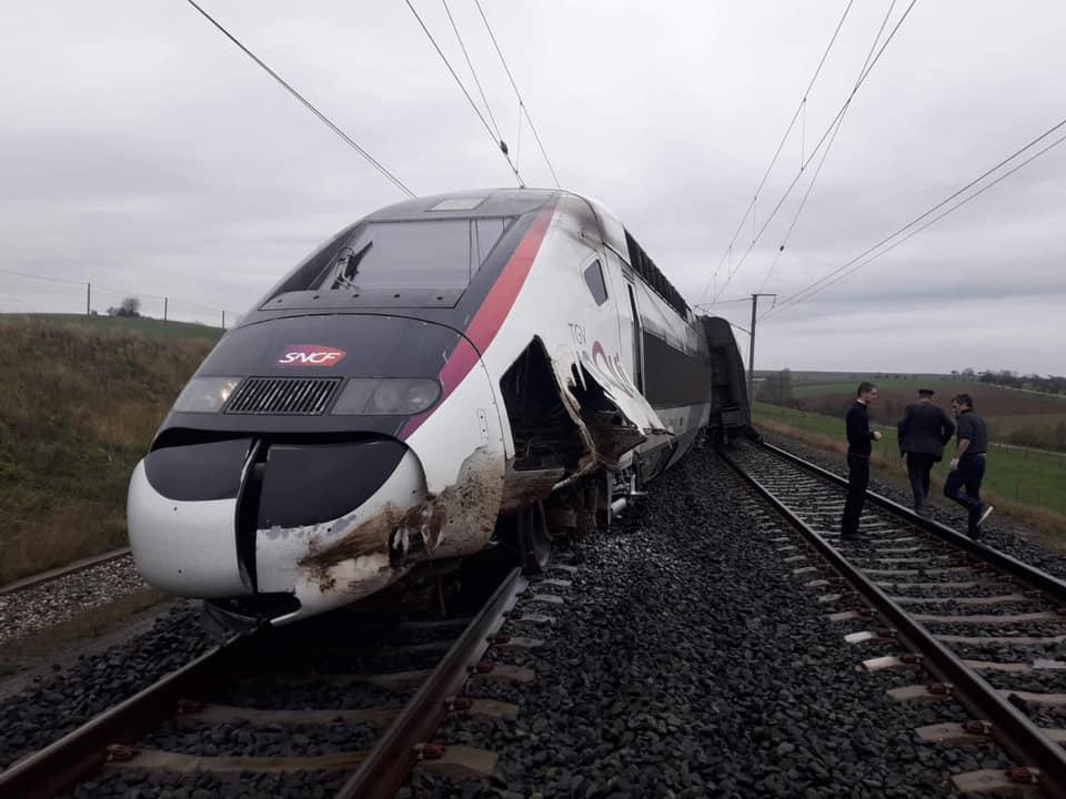 Un TGV Strasbourg-Paris déraille près de Saverne, le conducteur grièvement blessé Un TGV Strasbourg-Paris déraille près de Saverne, le conducteur grièvement blessé