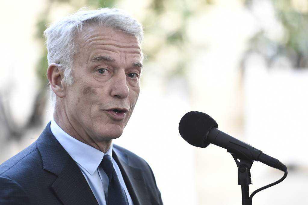 Coronavirus : "Les entreprises ne sont plus en mesure de poursuivre leur activité sous la pression des salariés", dénonce le Medef