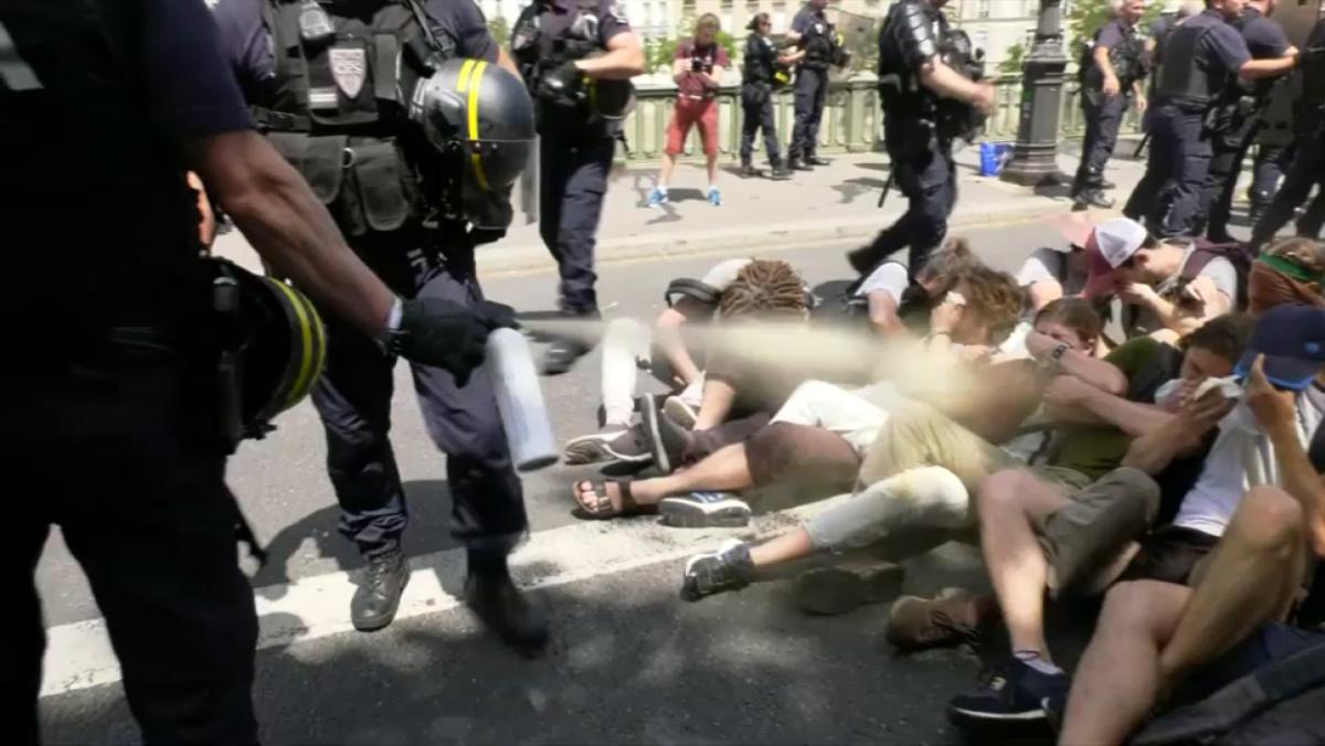 En Mars, le gouvernement a lancé l’achat de gaz lacrymogènes plutôt que des tests du coronavirus En Mars, le gouvernement a lancé l’achat de gaz lacrymogènes plutôt que des tests du coronavirus