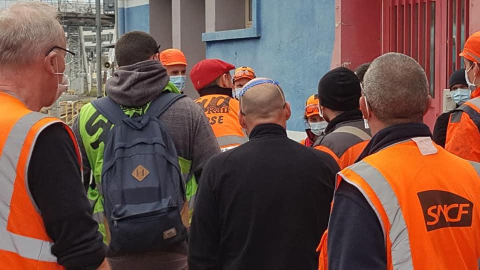 Interpellation du directeur de SNCF Voyageurs par les agents du TSEE à Conflans